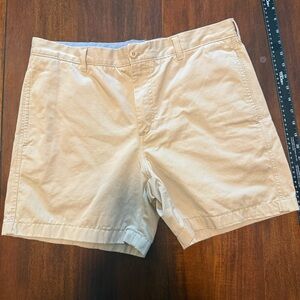 L.L. Bean Men's Beige Flat Front Shorts